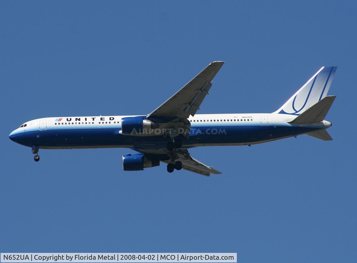 N652UA, 1992 Boeing 767-322 C/N 25390, United 767-300
