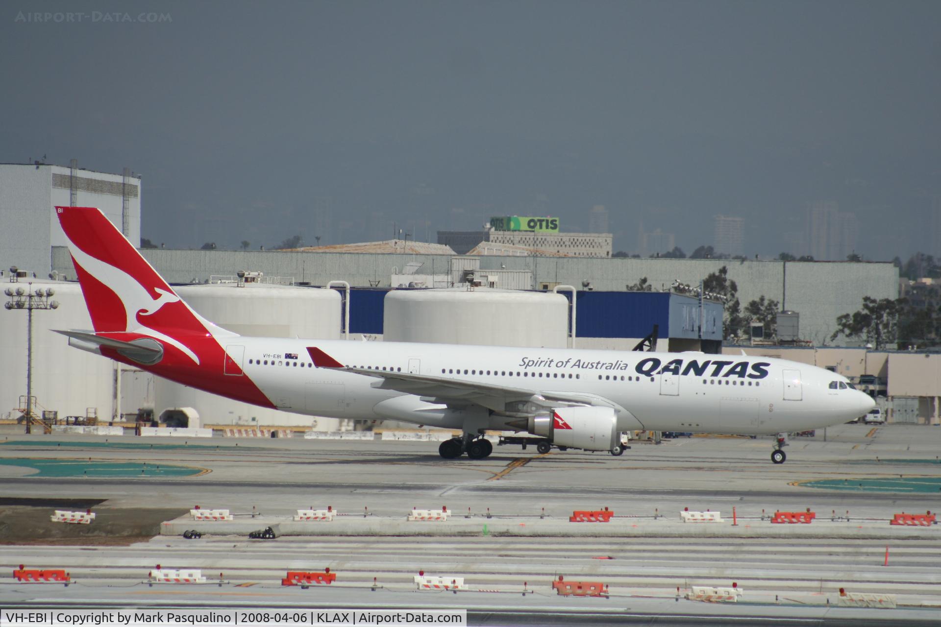 VH-EBI, 2008 Airbus A330-203 C/N 898, Airbus A330-200