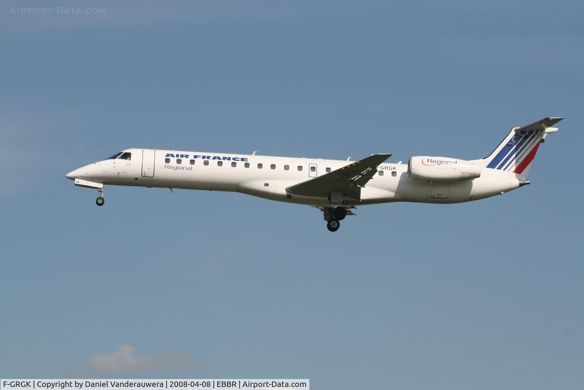 F-GRGK, 2000 Embraer EMB-145EU (ERJ-145EU) C/N 145324, arrival of flight AF3212 to rwy 25L