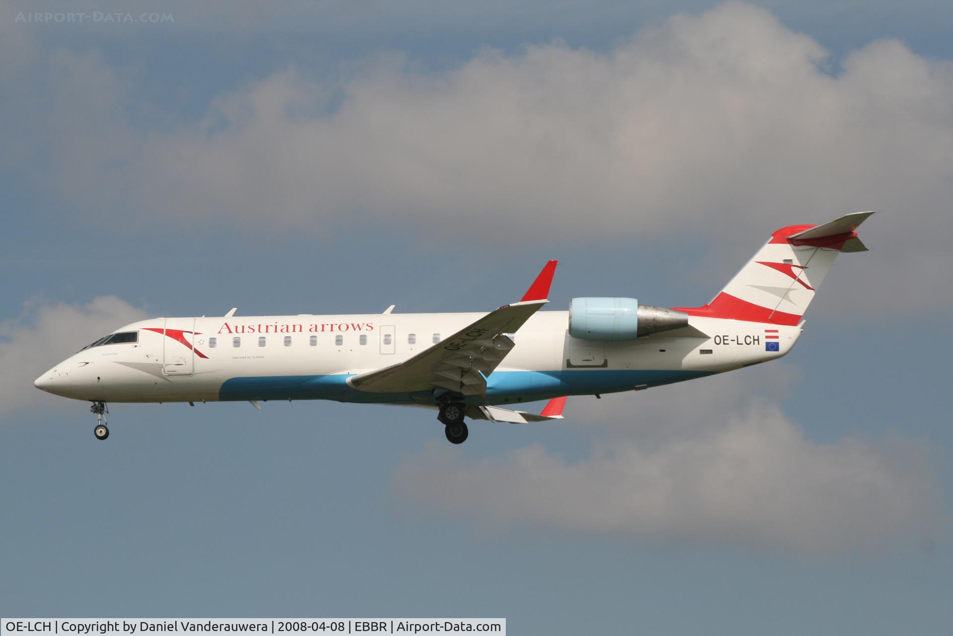 OE-LCH, 1996 Canadair CRJ-200LR (CL-600-2B19) C/N 7110, arrival of flight OS367 to rwy 25L