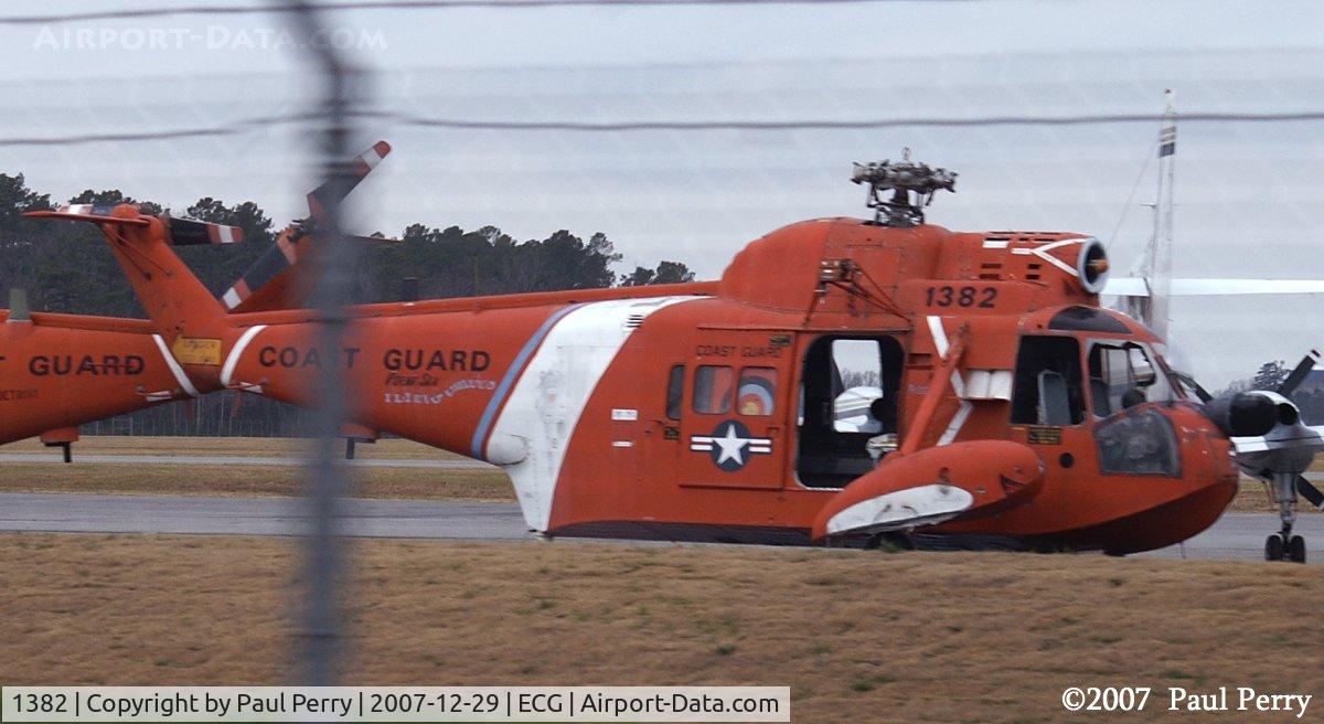 1382, Sikorsky HH-52A Sea Guard C/N 62.063, Moved to the lesser used area, allowing a profile