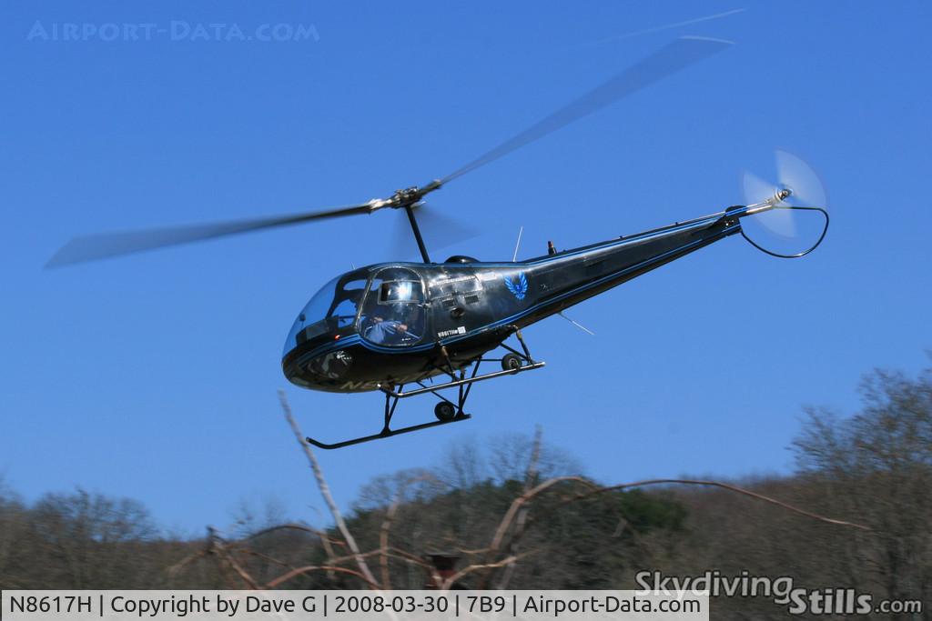 N8617H, 1981 Enstrom F-28F Falcon C/N 701, 17H departs Ellington, CT.