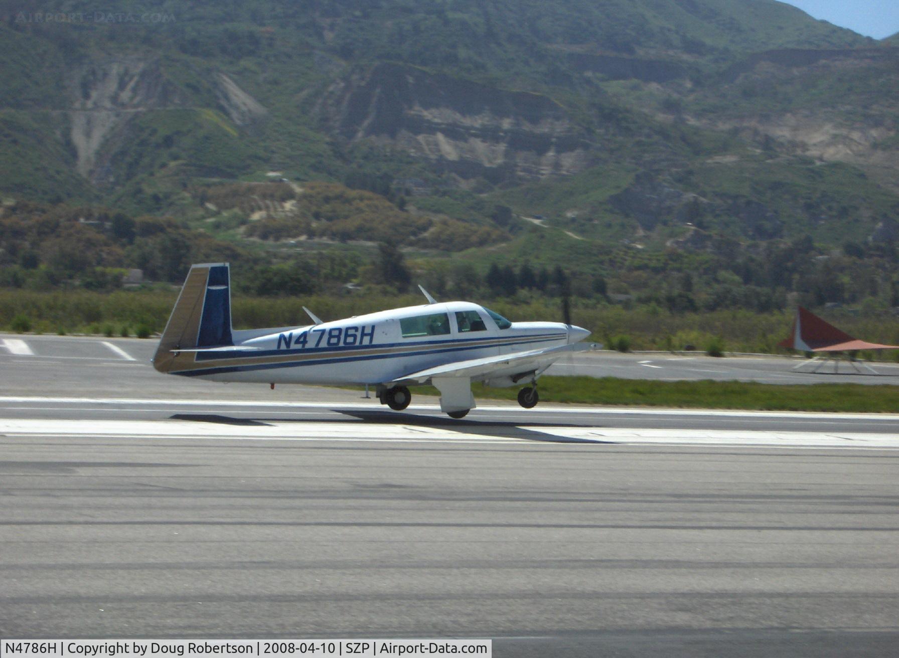 N4786H, 1979 Mooney M20J 201 C/N 24-0876, 1979 Mooney M20J 201, Lycoming IO-360 A&C 200 Hp, near touchdown Rwy 22