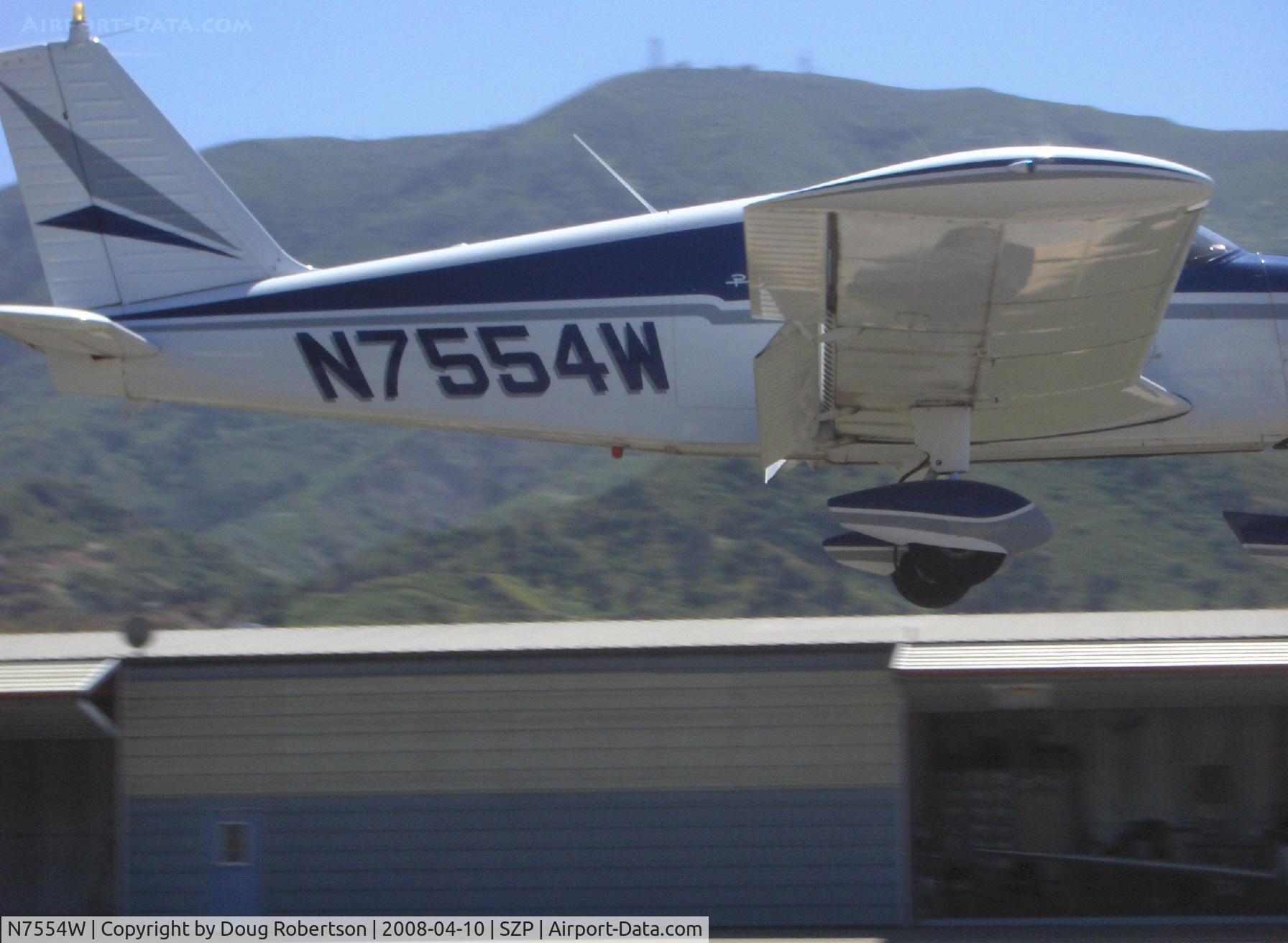 N7554W, 1963 Piper PA-28-180 Cherokee C/N 28-1493, 1963 Piper PA-28-180 CHEROKEE, Lycoming O&VO-360 180 Hp, on short final Rwy 22