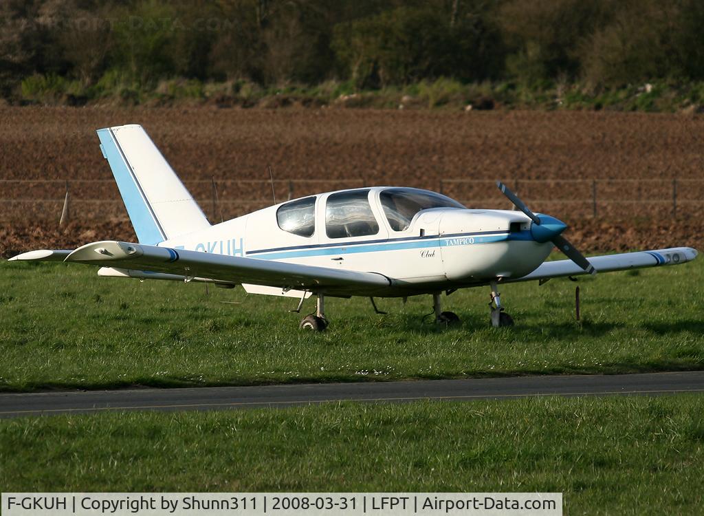 F-GKUH, Socata TB-9 Tampico C/N 1149, Parked in the grass at the maintenance area