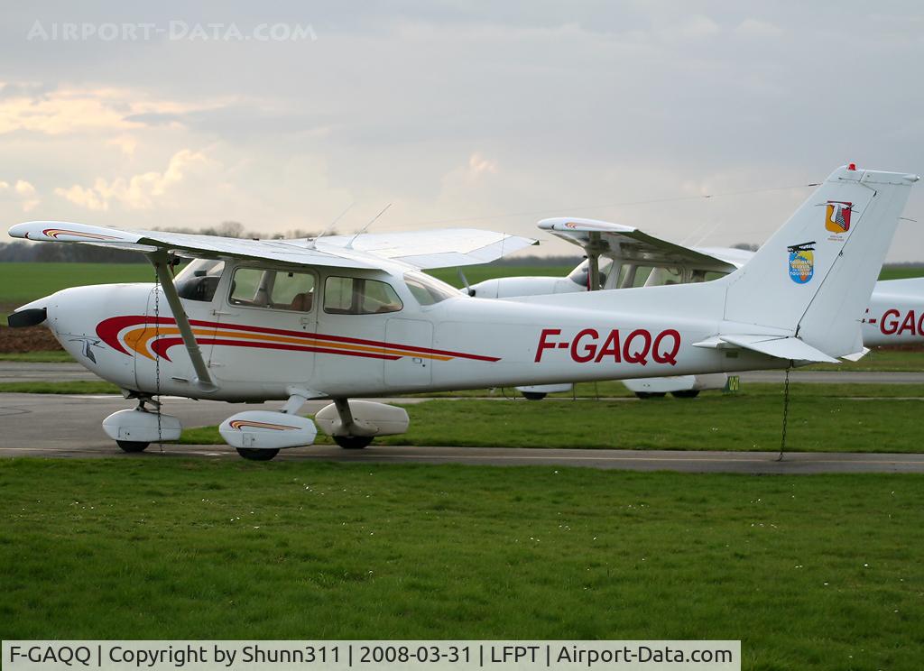 F-GAQQ, Reims FR172J Reims Rocket C/N 0580, At the Airclub...