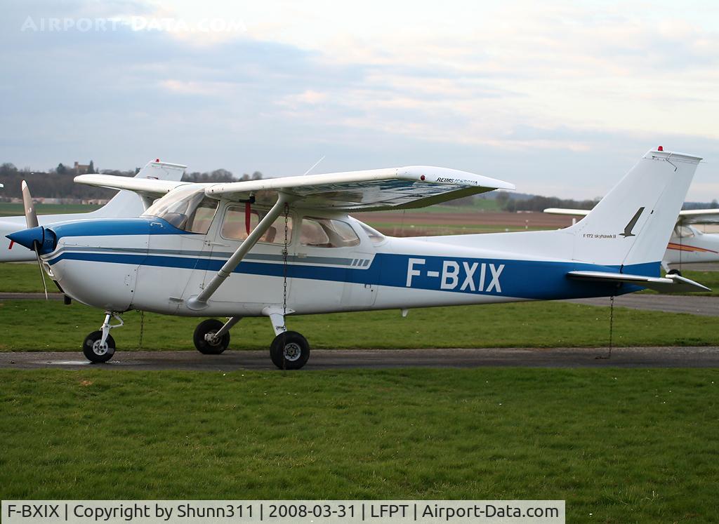 F-BXIX, Reims F172M Skyhawk C/N 1357, At the Airclub...