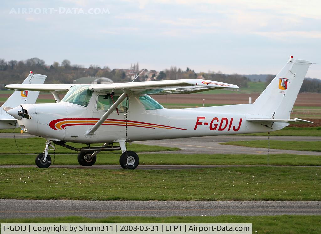 F-GDIJ, Reims F152 C/N 1902, At the Airclub...