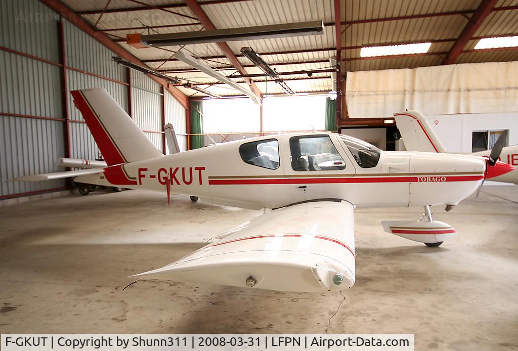 F-GKUT, Socata TB-10 Tobago C/N 1169, Inside Airclub's hangar...