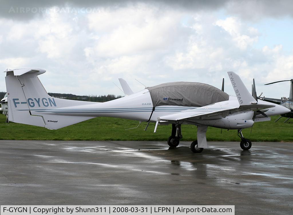 F-GYGN, Diamond DA-42 Twin Star C/N 42.153, Parked here...