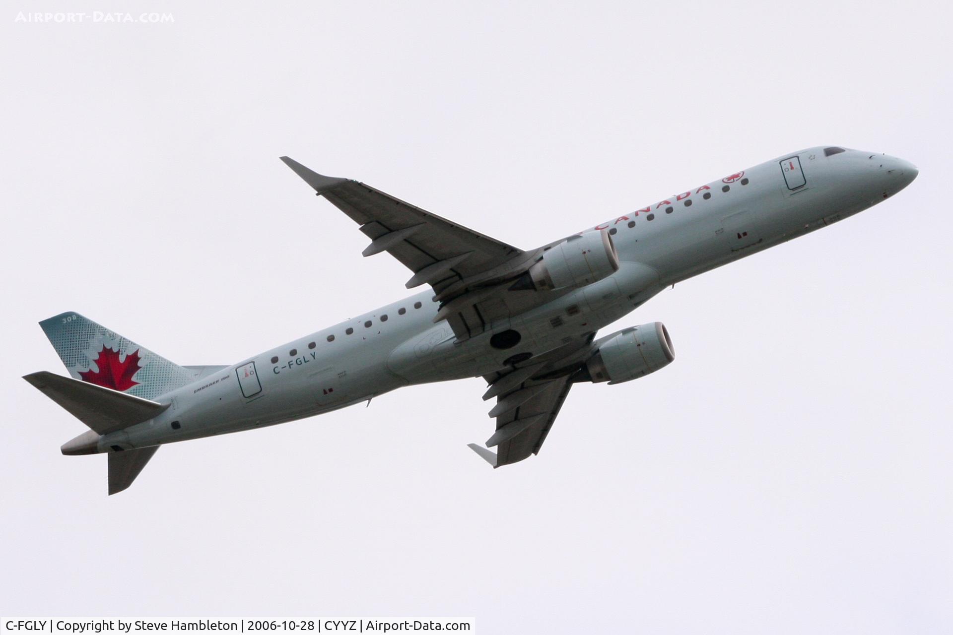 C-FGLY, 2006 Embraer 190AR (ERJ-190-100IGW) C/N 19000028, Climbing out of Toronto