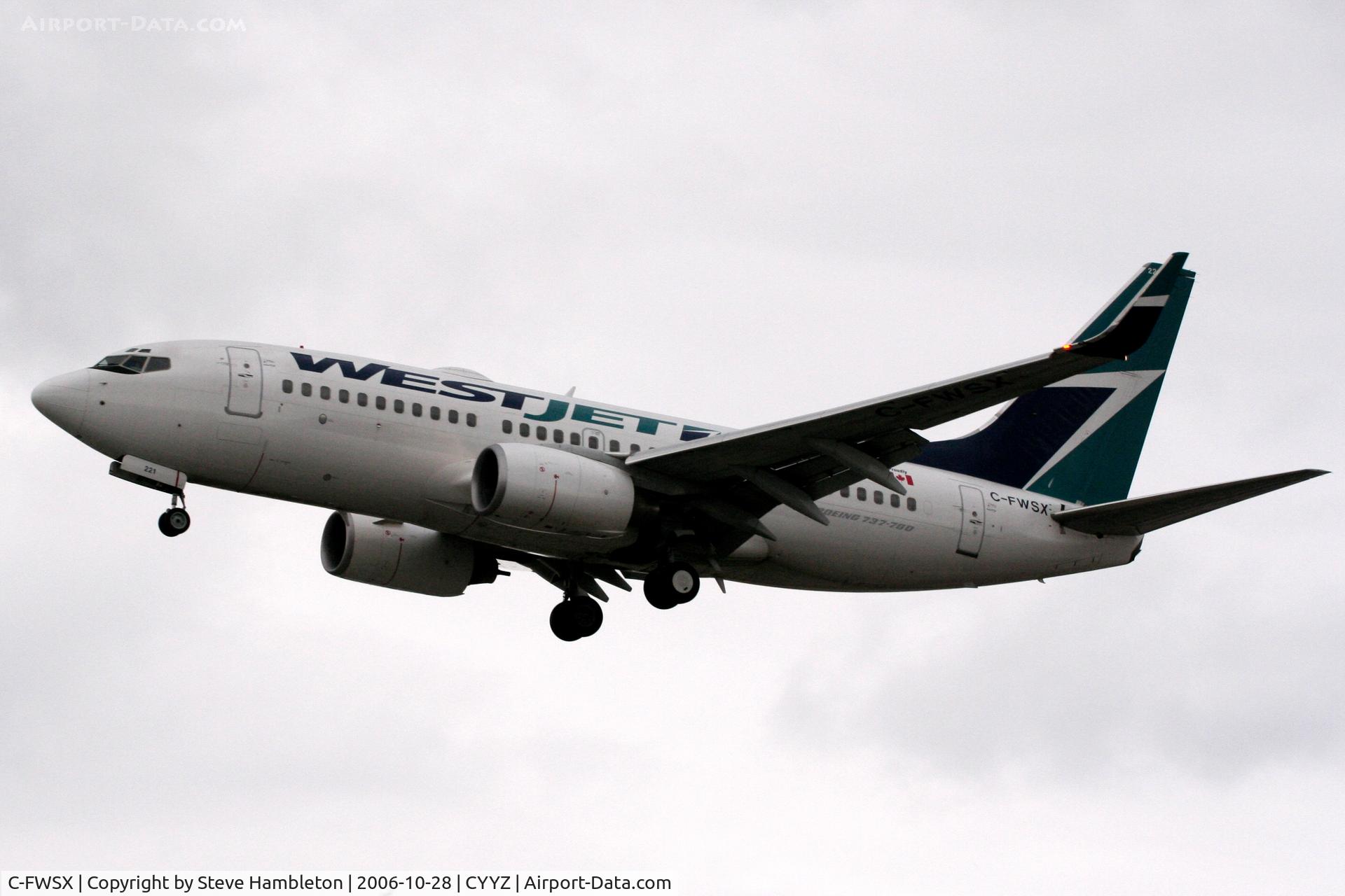 C-FWSX, 2004 Boeing 737-7CT C/N 32761, Short Finals at Toronto - Over 