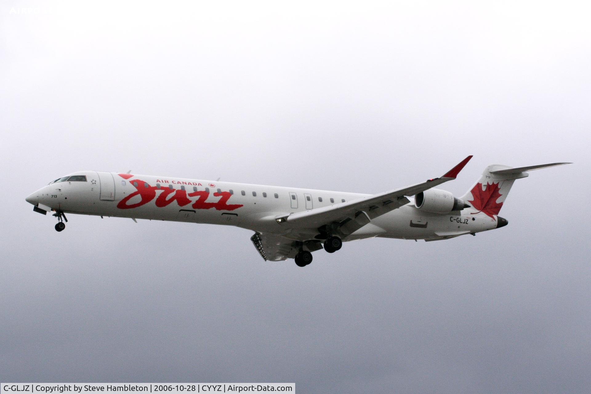 C-GLJZ, 2005 Canadair CRJ-705ER (CL-600-2D15) Regional Jet C/N 15051, Short Finals at Toronto - Over 