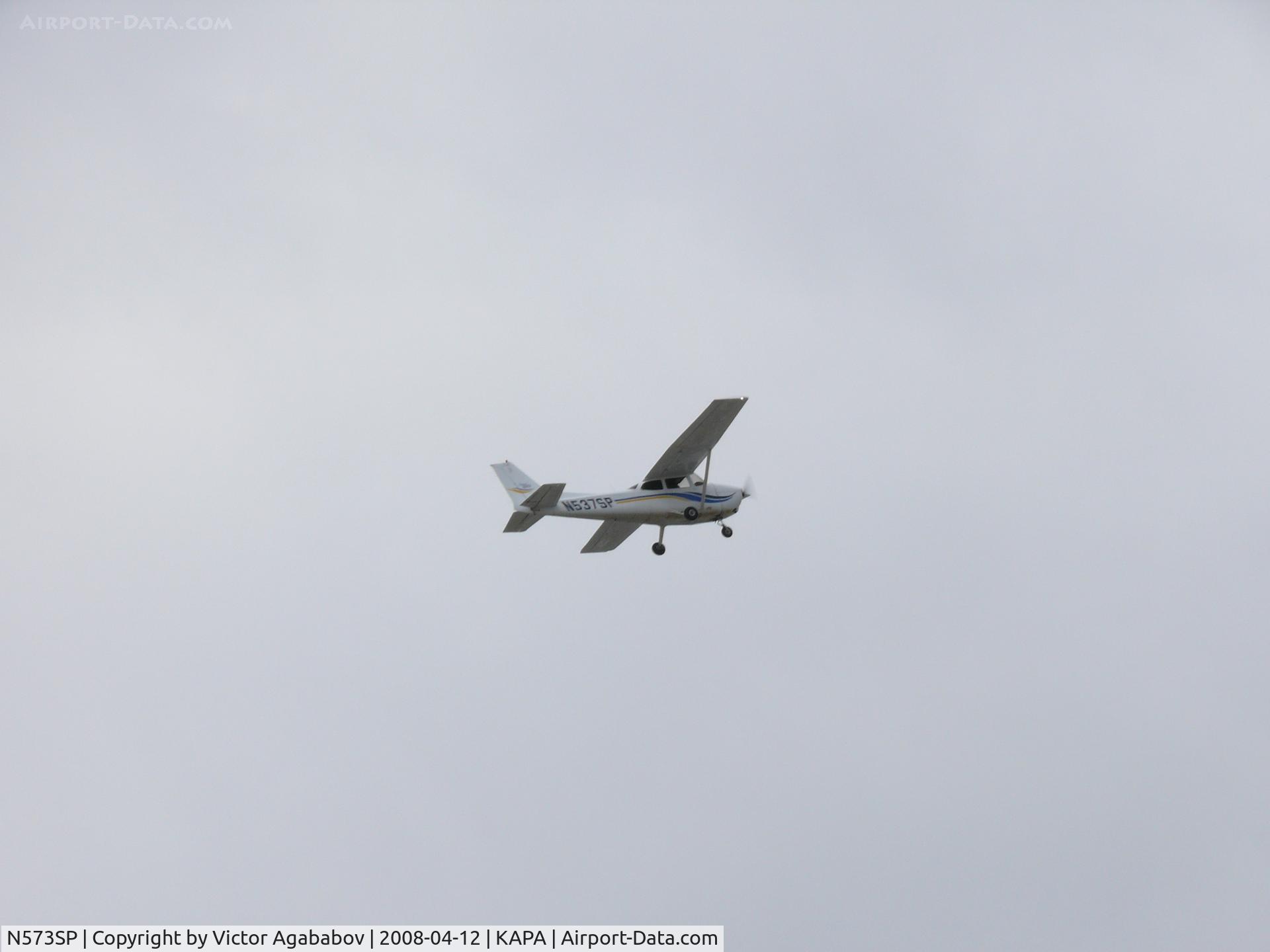 N573SP, 2000 Cessna 172S C/N 172S-8499, Take off from rwy 35R...