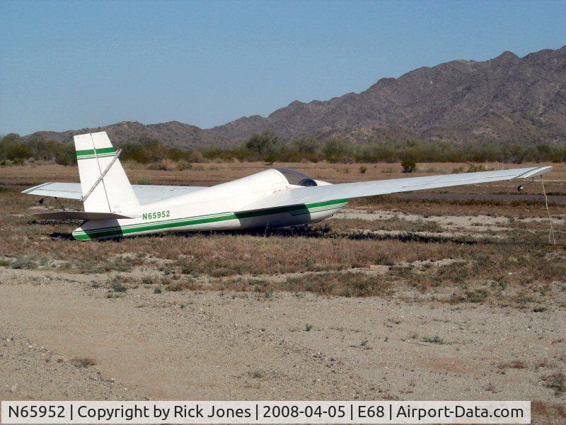 N65952, 1974 Schweizer SGS 1-26E C/N 592, Tied down at Estrella Sailport