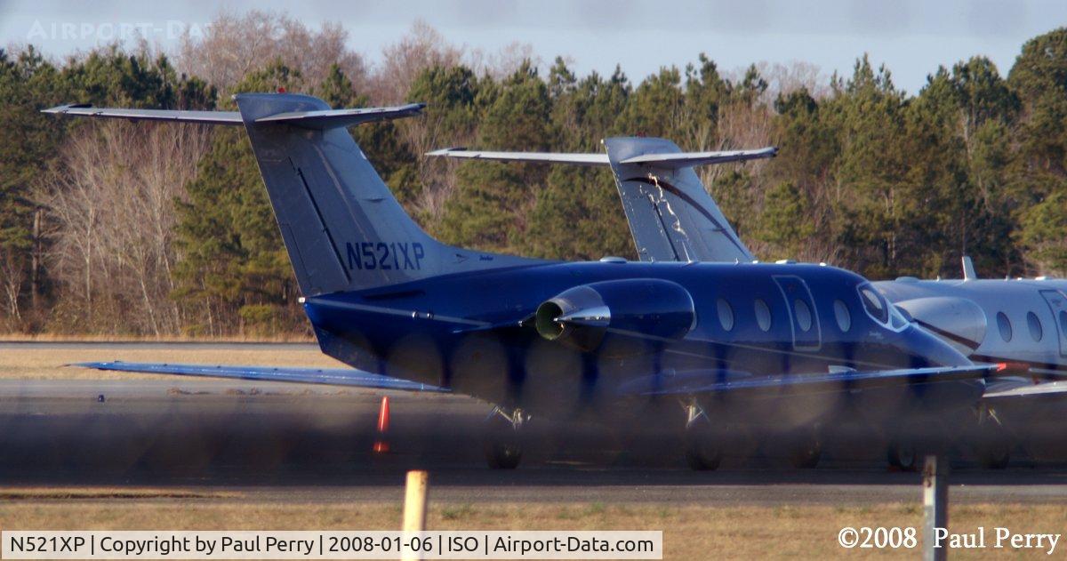 N521XP, 2007 Hawker Beechcraft 400A Beechjet C/N RK-521, An uncommon solid-color paint job.  Quite fetching
