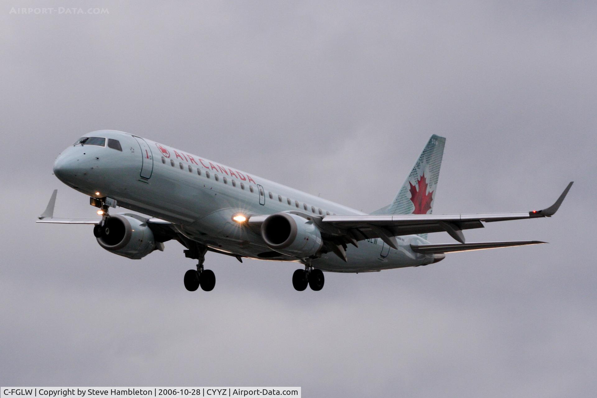 C-FGLW, 2006 Embraer 190AR (ERJ-190-100IGW) C/N 19000022, Short Finals at Toronto - Over 