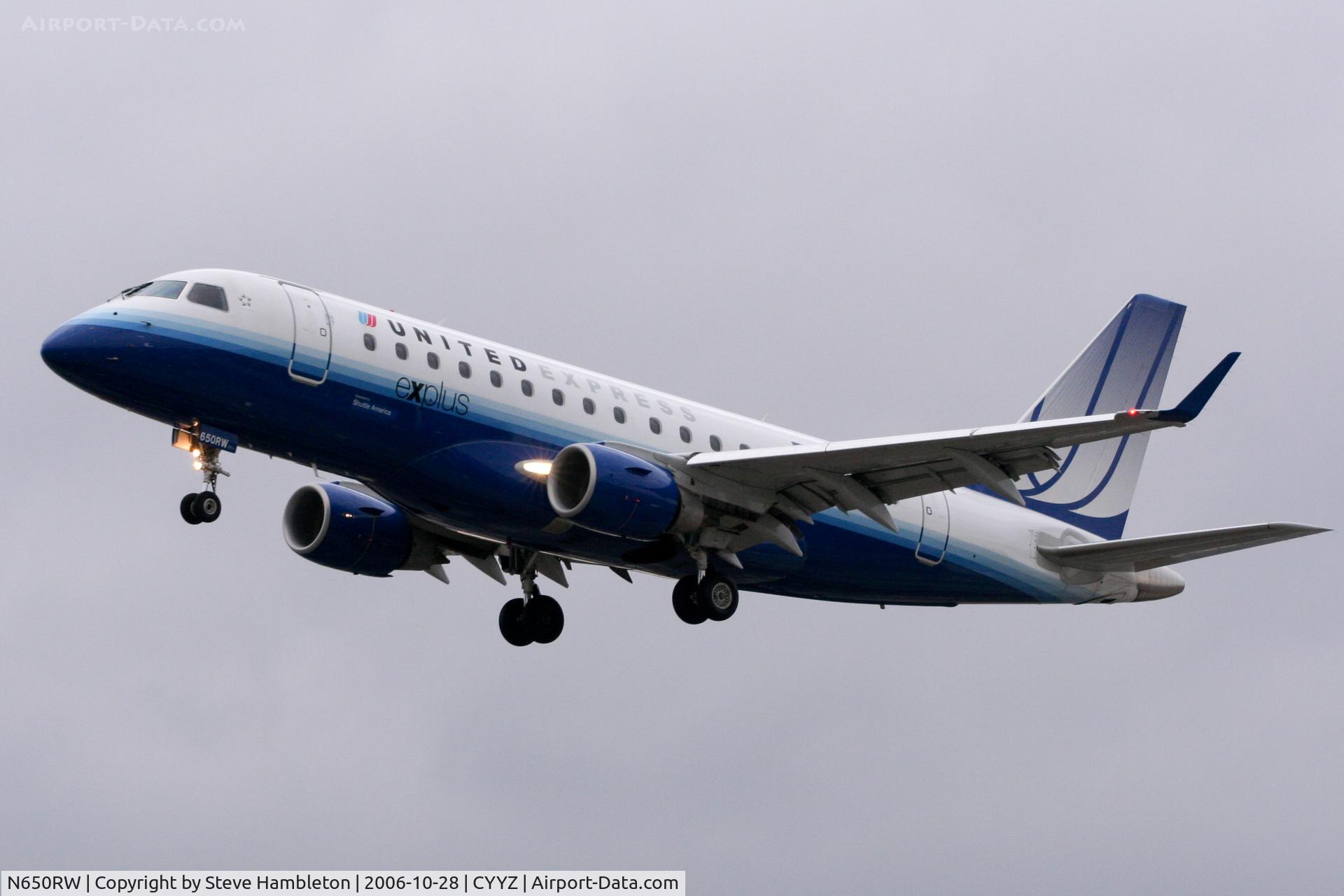 N650RW, 2005 Embraer 170SE (ERJ-170-100SE) C/N 17000071, Short Finals at Toronto - Over 