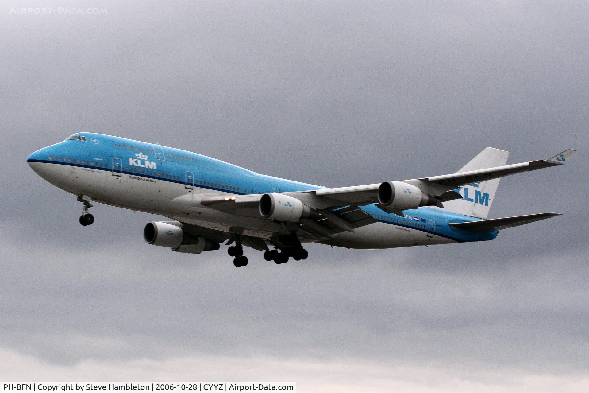 PH-BFN, 1993 Boeing 747-406BC C/N 26372, Short Finals at Toronto - Over 