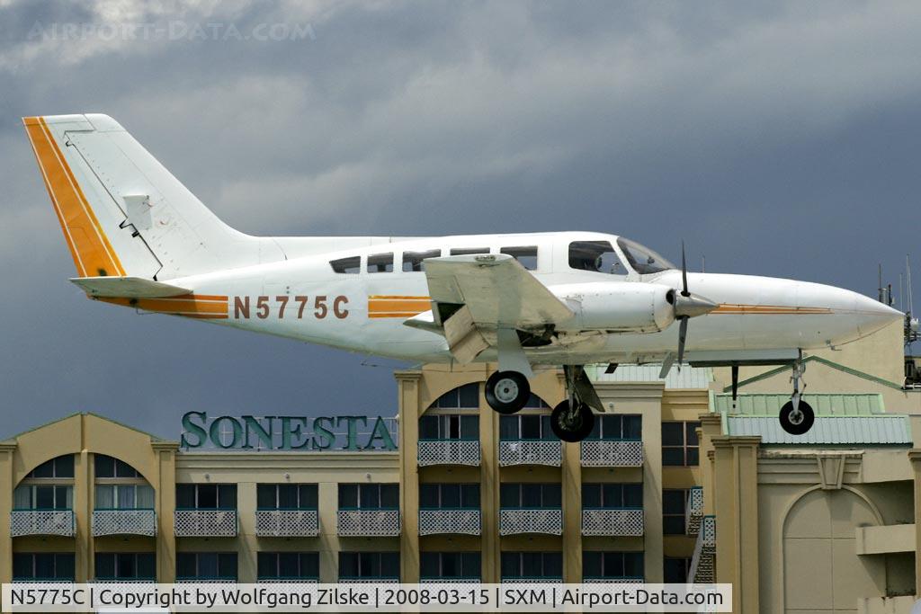 N5775C, 1979 Cessna 402C Businessliner C/N 402C0040, visitor