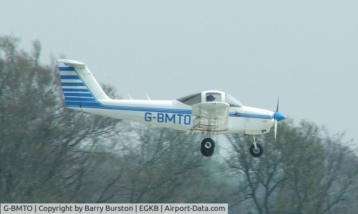 G-BMTO, 1981 Piper PA-38-112 Tomahawk Tomahawk C/N 38-81A0051, Landin at Biggin Hill Airport