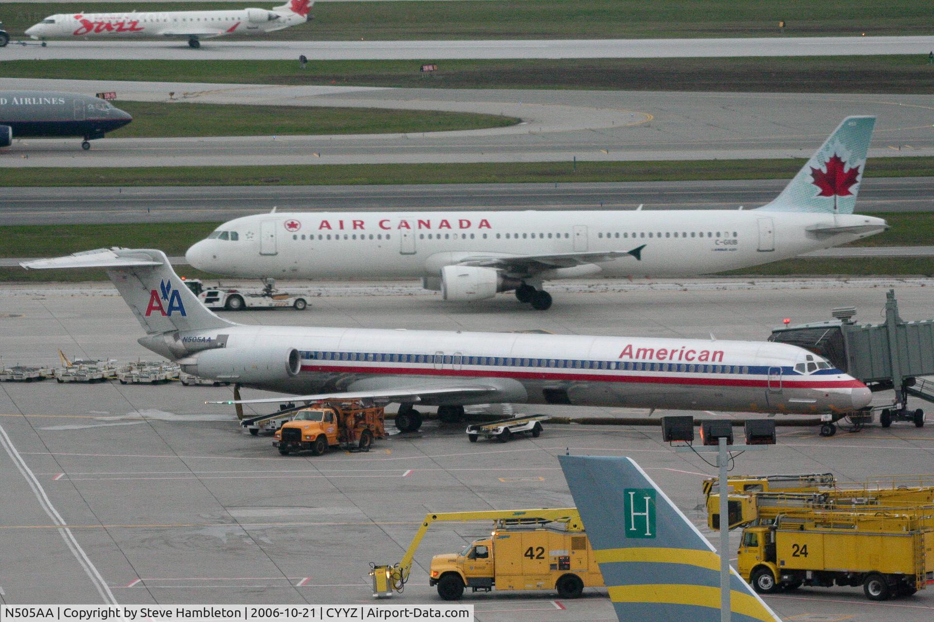 N505AA, 1989 McDonnell Douglas MD-82 (DC-9-82) C/N 49799, Taken from the bedroom window of the Sheraton Hotel
