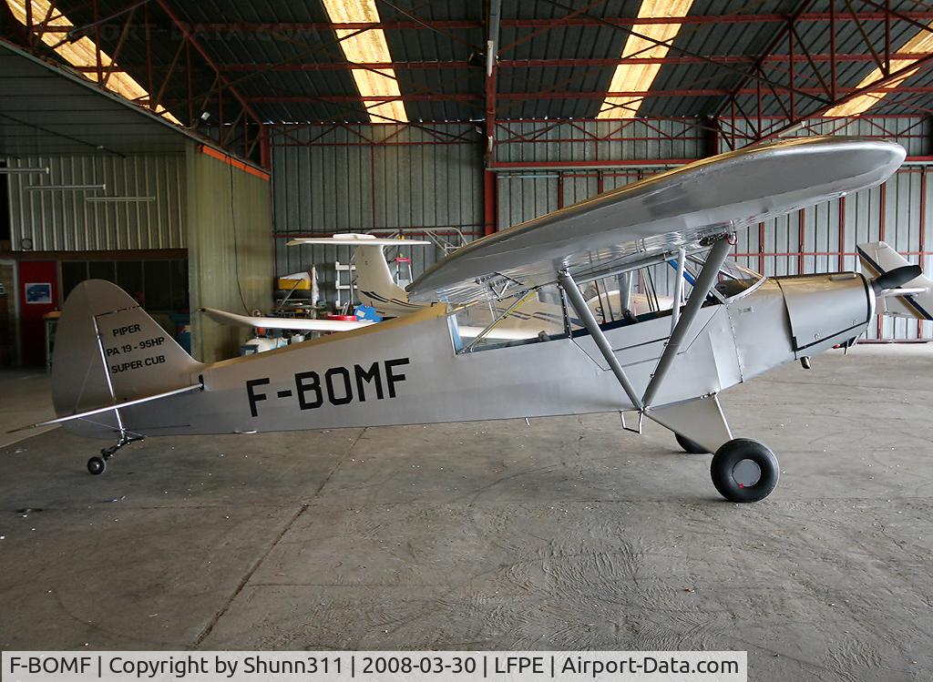 F-BOMF, Piper PA-19 Super Cub C/N 181435, Hangared at LFPE... Thanks to the Airclub crew members to have let me taken it ;-)