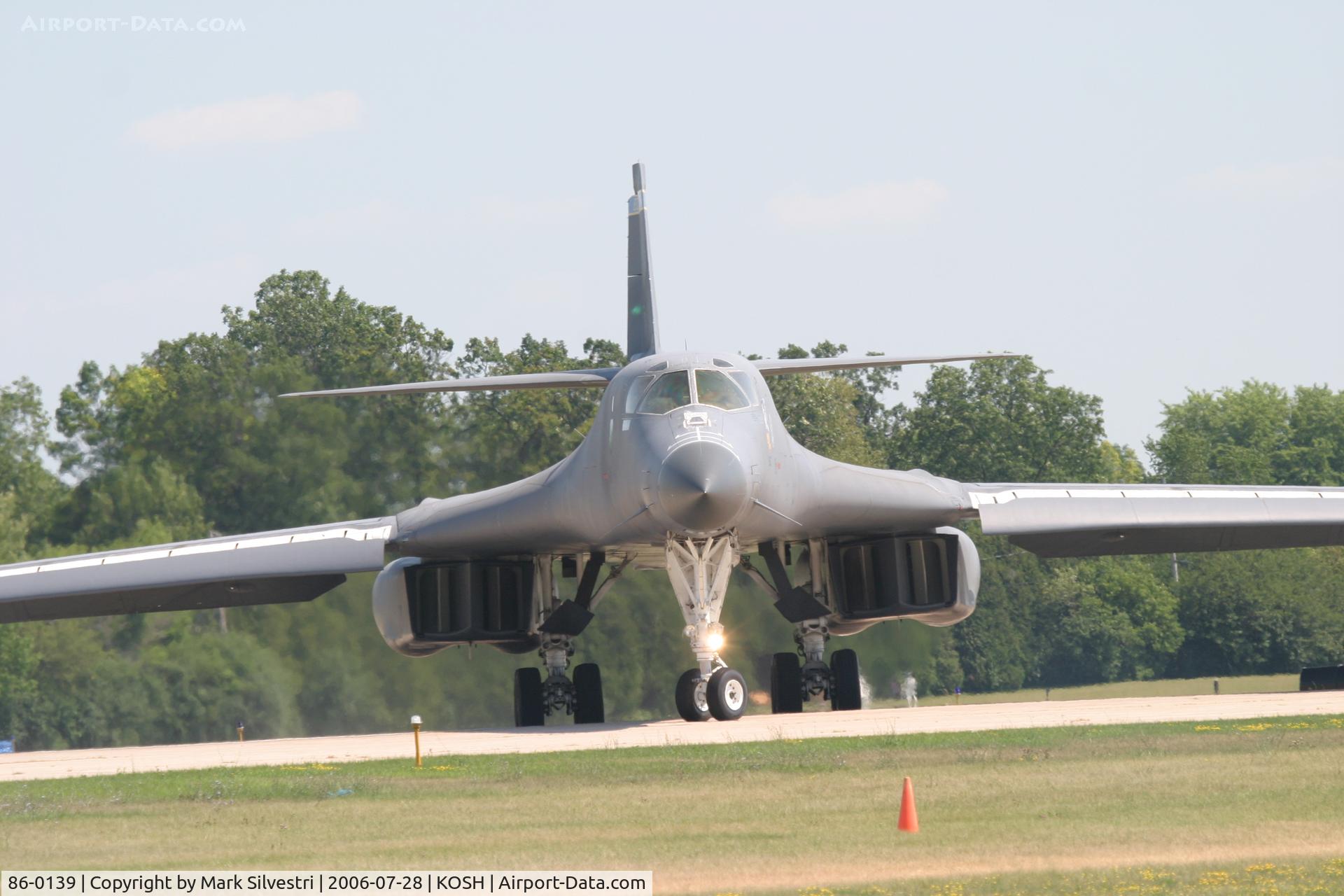 86-0139, 1986 Rockwell B-1B Lancer C/N 99, Oshkosh 2006