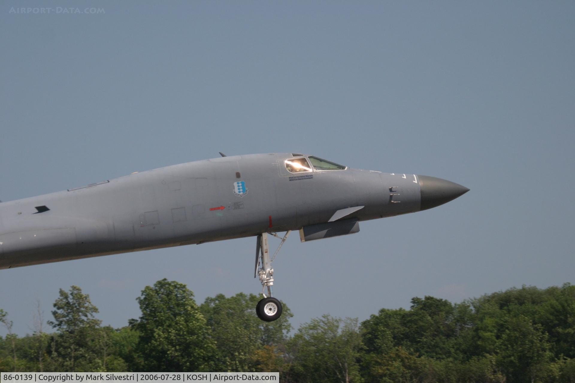 86-0139, 1986 Rockwell B-1B Lancer C/N 99, Oshkosh 2006