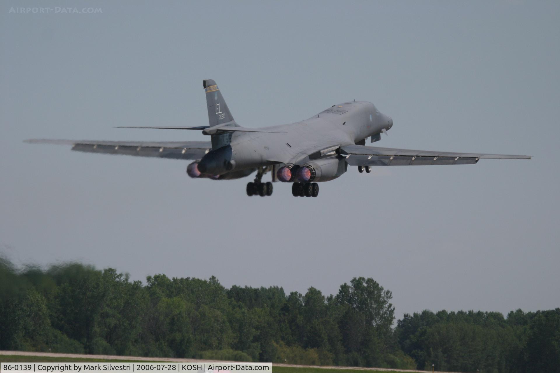 86-0139, 1986 Rockwell B-1B Lancer C/N 99, Oshkosh 2006