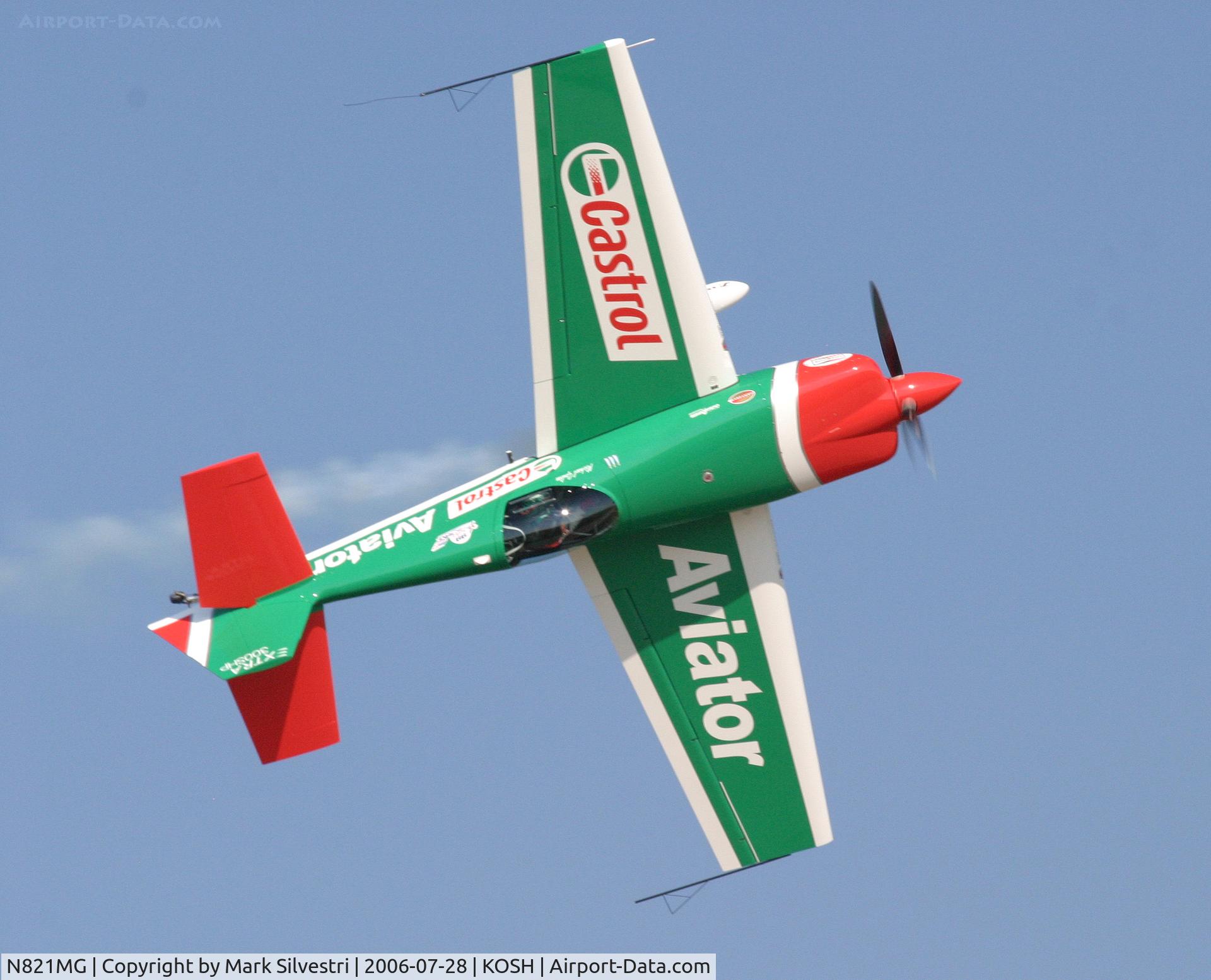 N821MG, 2006 Extra EA-300S C/N 1035, Oshkosh 2006