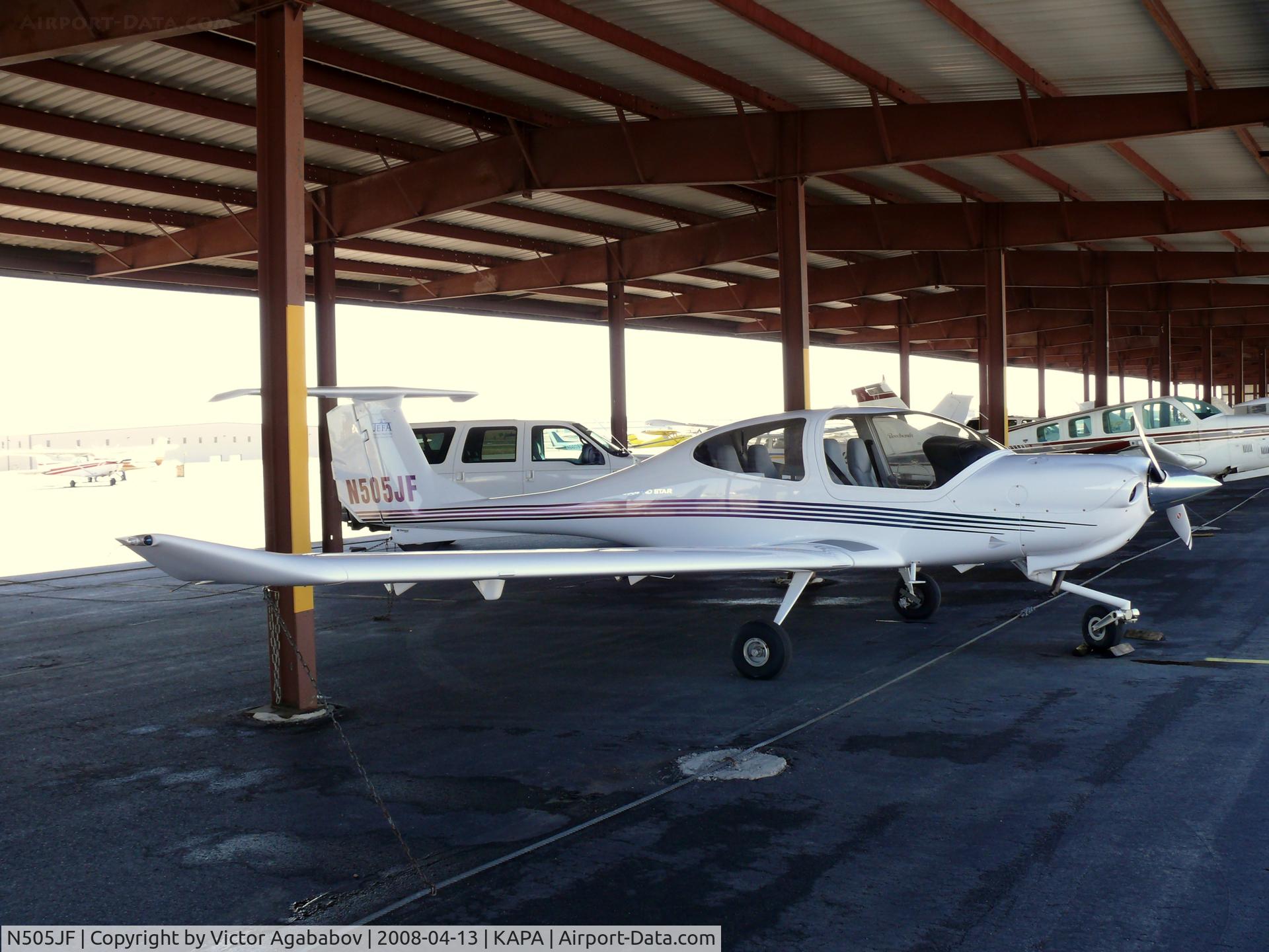 N505JF, 2005 Diamond DA-40 Diamond Star C/N 40.520, Jeppesen Diamong star parked at ramp Hotel
