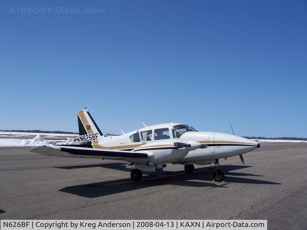 N626BF, 1976 Piper PA-23-250 C/N 27-7654108, On the line.. came in from KONA
