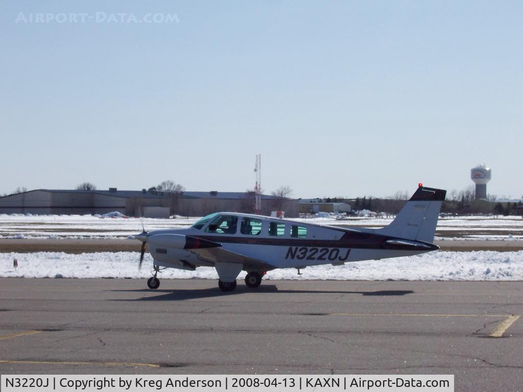 N3220J, 1995 Beech A36 Bonanza 36 C/N E-2920, Taxiing really fast to it's hangar
