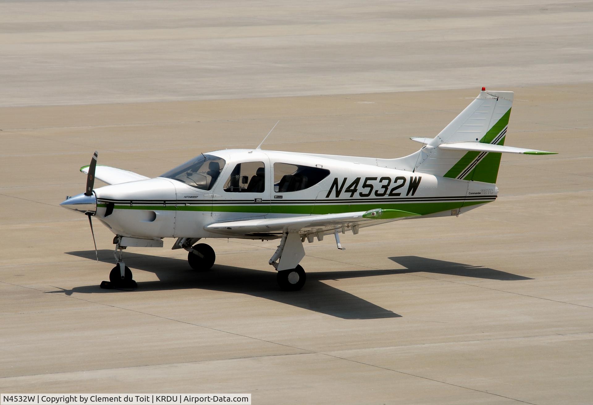N4532W, 1976 Rockwell International 112TC Commander C/N 13041, GA ramp at Piedmont Hawthorne (RDU)