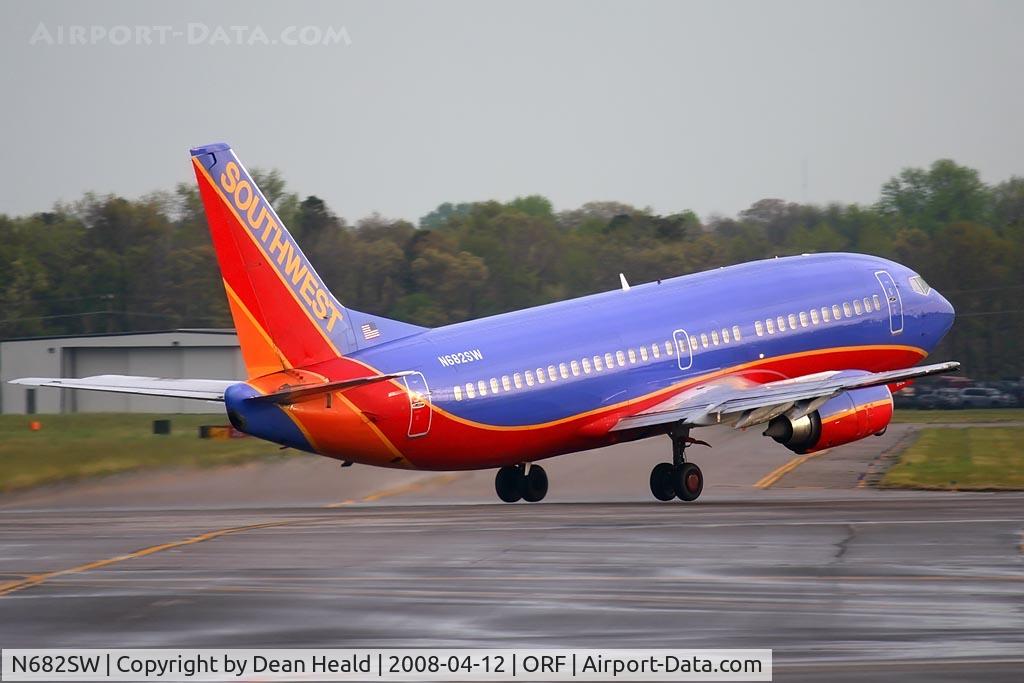 N682SW, 1986 Boeing 737-3Y0 C/N 23496, Southwest Airlines N682SW (FLT SWA2655) departing RWY 23 enroute to Orlando Int'l (KMCO).