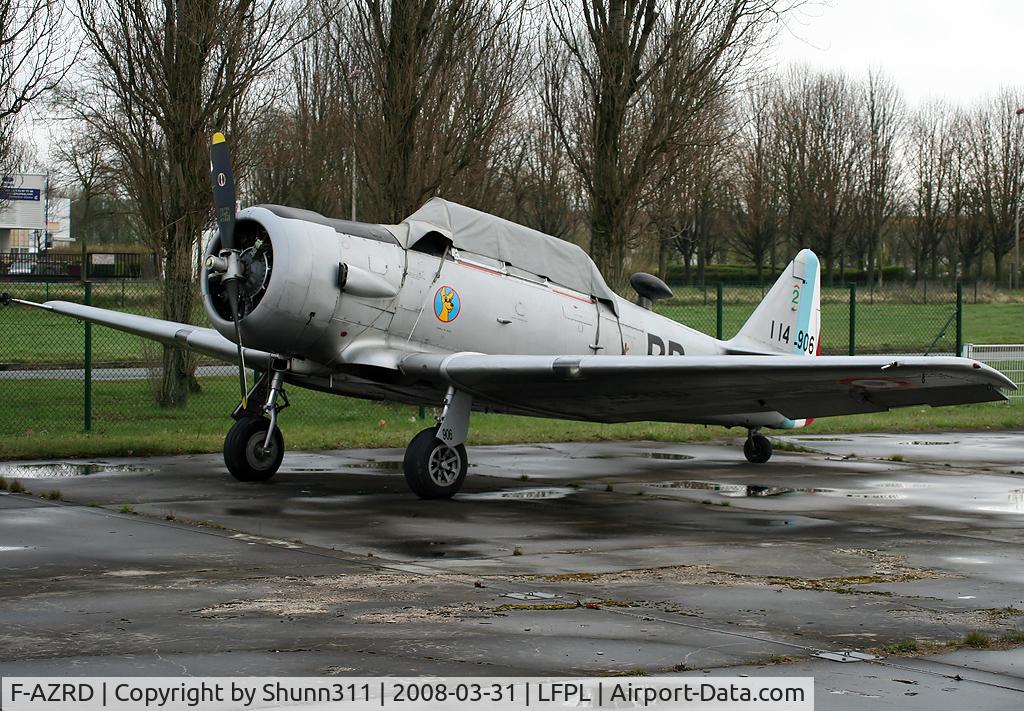 F-AZRD, 1943 North American AT-6D Harvard III C/N 88-14510 (42-44467), Parked here...