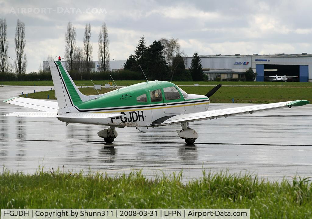 F-GJDH, Piper PA-28-151 Cherokee Warrior C/N 28-7415335, Parked and waiting a new light flight...