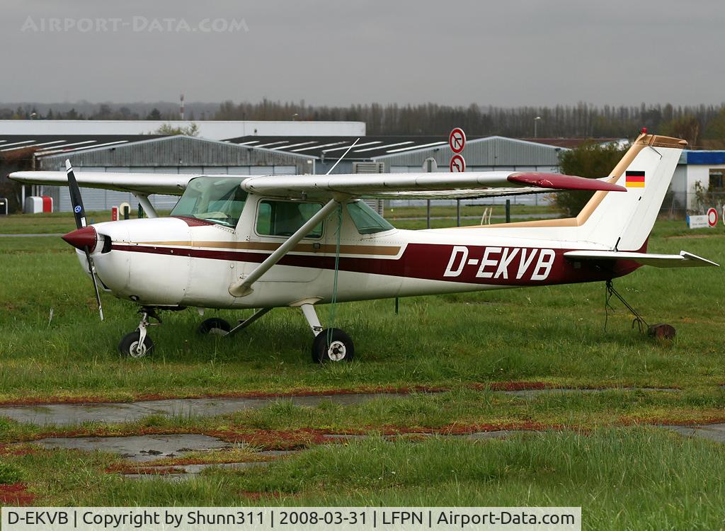 D-EKVB, Cessna 150L C/N 15073720, Parked in the grass...