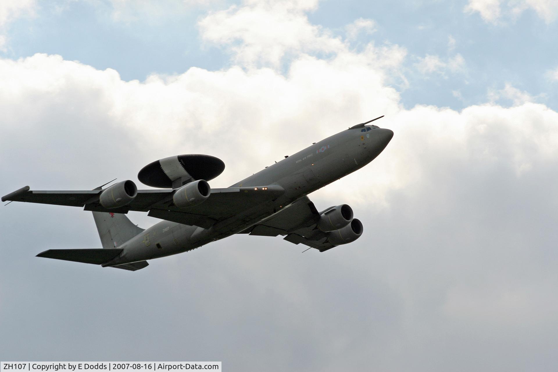ZH107, 1991 Boeing E-3D Sentry AEW.1 C/N 24499, Leaving base at Waddington