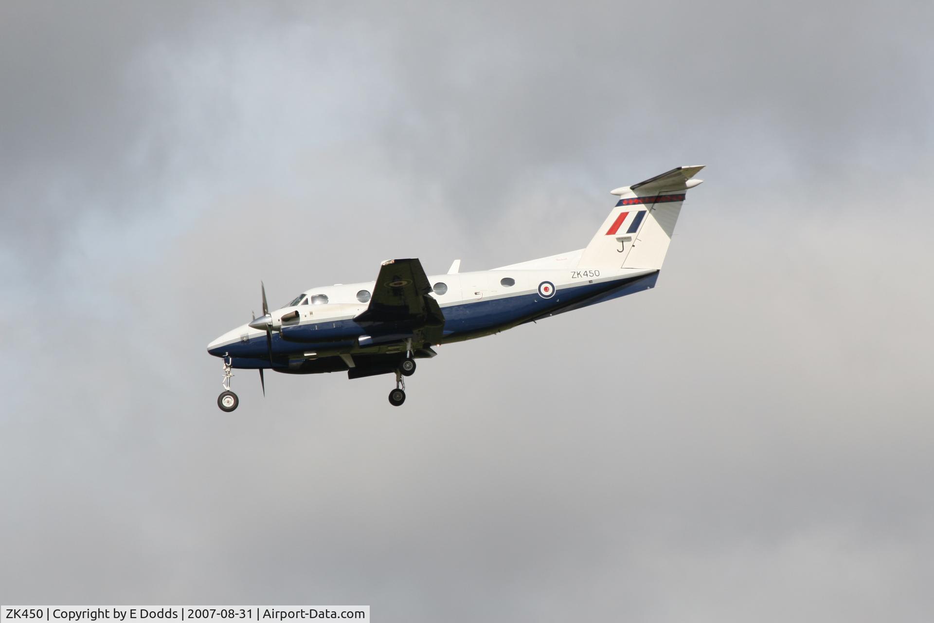 ZK450, 2003 Raytheon B200 King Air C/N BB-1829, Landind gear down