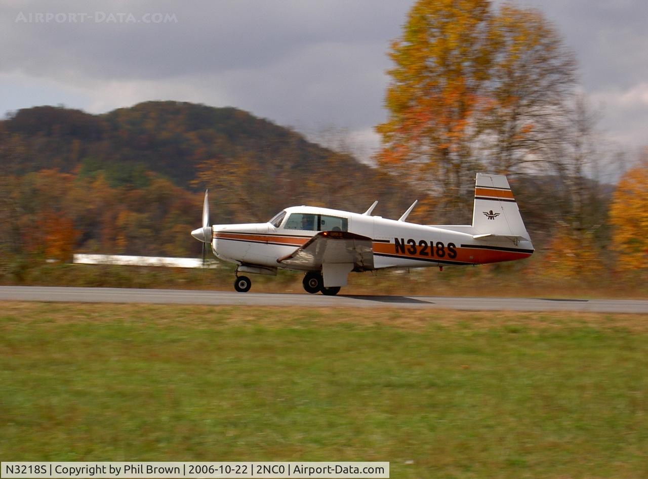N3218S, Cessna 182G Skylane C/N 18255718, Mooney M20E, Take off in Burnsville, NC