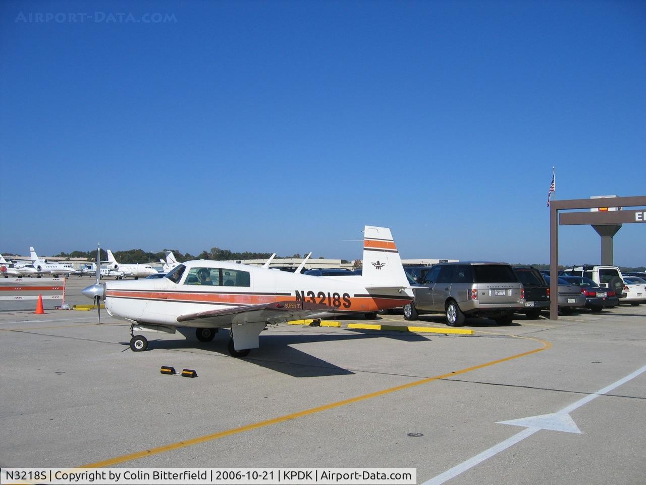 N3218S, Cessna 182G Skylane C/N 18255718, Mooney M20E, Parking with the Cars