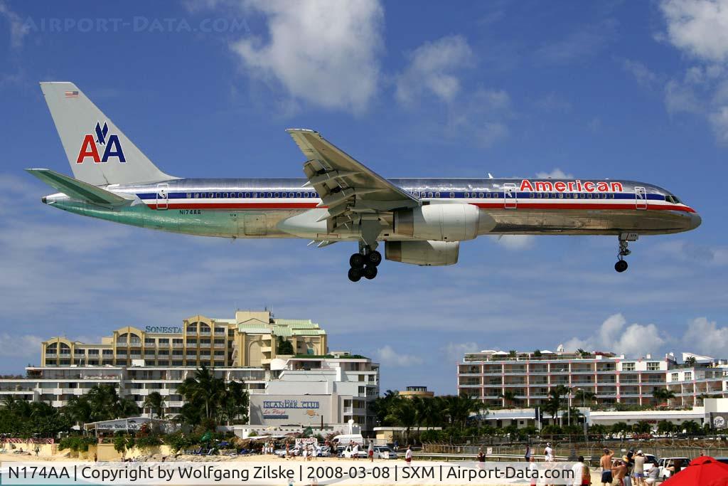 N174AA, 2002 Boeing 757-223 C/N 31308, visitor