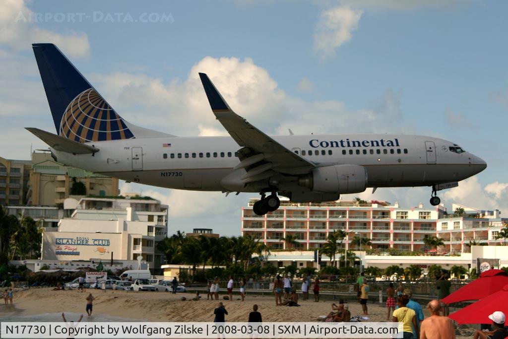 N17730, 1999 Boeing 737-724 C/N 28798, visitor