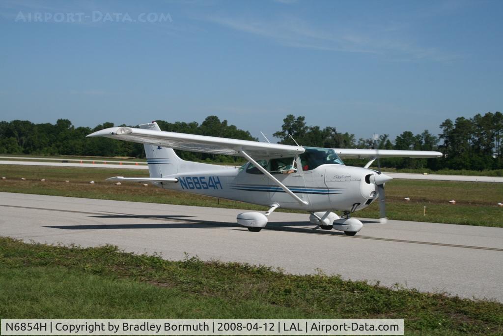 N6854H, 1975 Cessna 172M C/N 17265610, Taken at the 2008 Sun-N-Fun Fly-In.