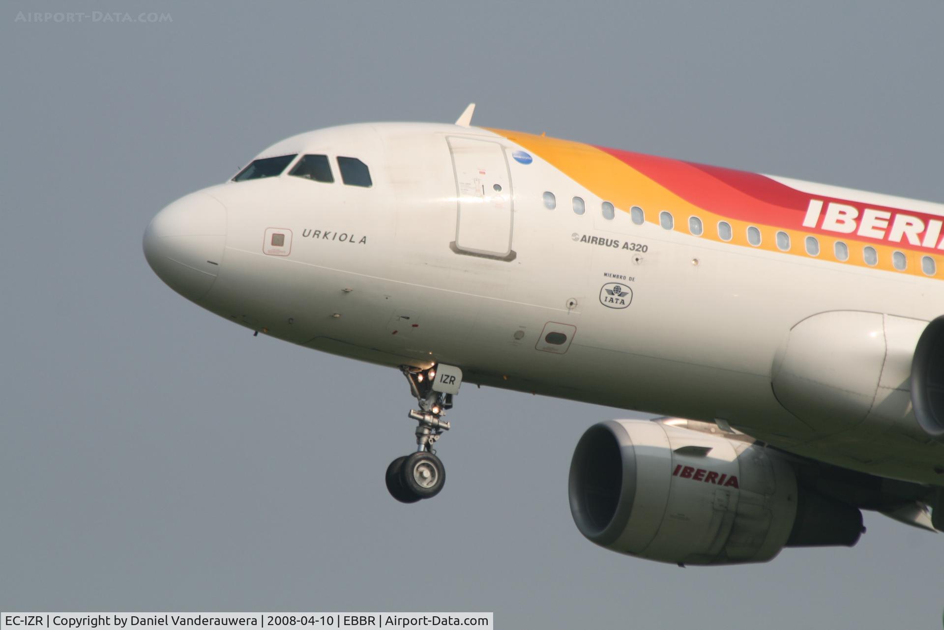 EC-IZR, 2004 Airbus A320-214 C/N 2242, arrival of flight IB3206 to rwy 25L