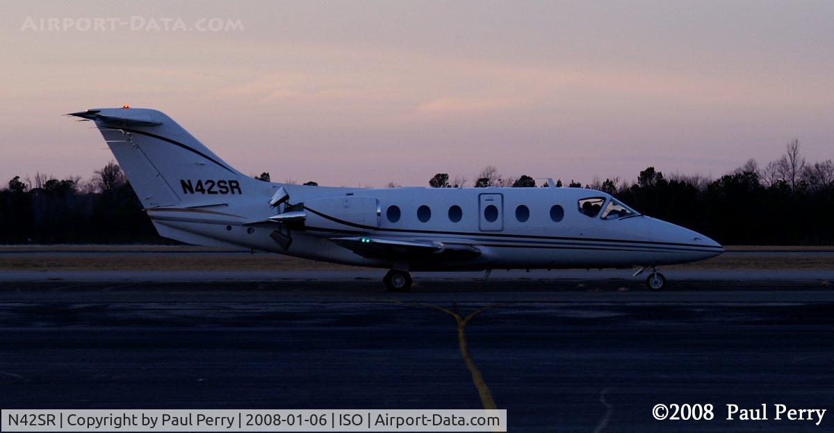 N42SR, 1983 Mitsubishi MU-300 C/N A038 S.A., Twilight taxi time