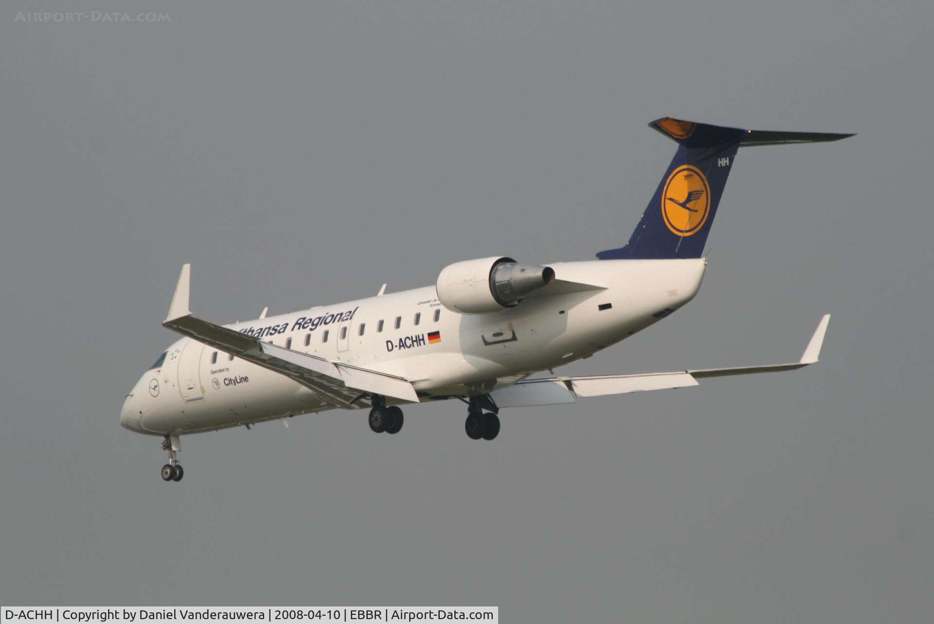 D-ACHH, 2000 Bombardier CRJ-200LR (CL-600-2B19) C/N 7449, flight LH4632 is descending to rwy 25L