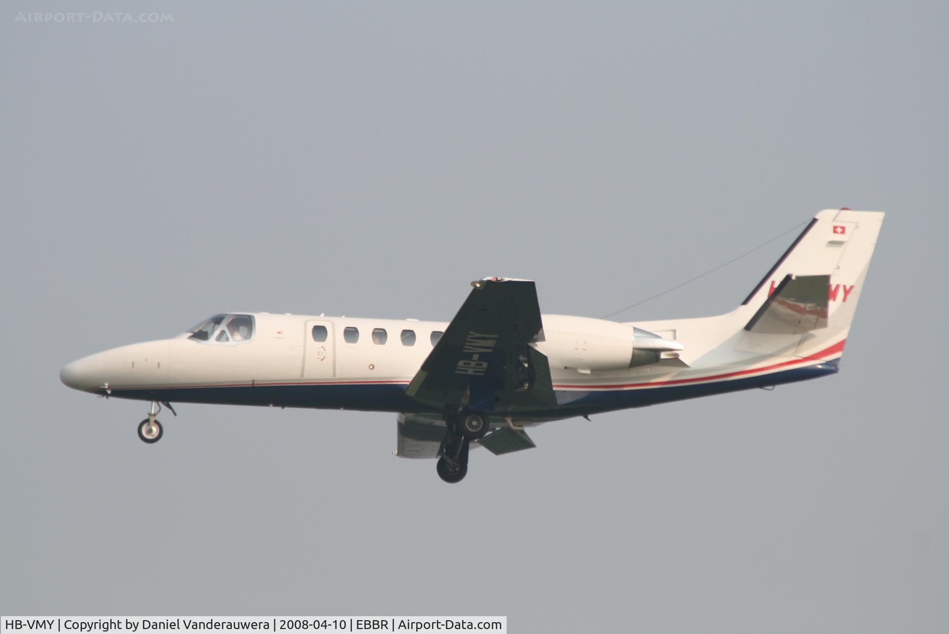 HB-VMY, 2001 Cessna 550 Citation Bravo C/N 550-0964, descending to rwy 25L